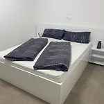 Noah Apartman *